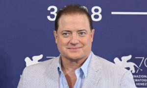 brendan fraser se emociona durante la ovacion de seis minutos en el estreno de the whale 300x180 - Brendan Fraser no asistiría a la premiación