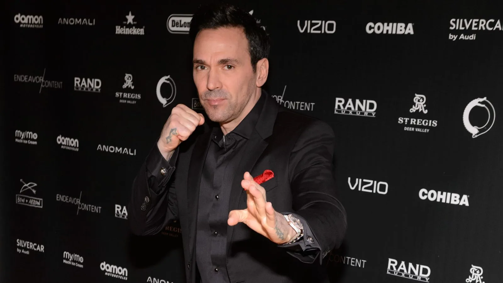 Jason David Frank Fight Pose Getty e1668985591180 - Tammie Frank confirma la muerte de Jason David Frank