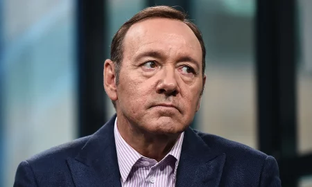 News KevinSpacey Aufamcher 450x270 - Kevin Spacey se enfrenta de nuevo a la justicia británica