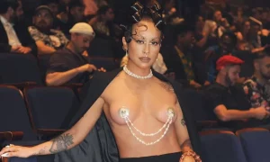 denise rosenthal habla de criticas a su look 300x180 - Denise Rosenthal mostró sus senos y desafió la alfombra roja