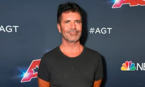 zhoamzvmpi9bruskgimg 300x180 - Lanzan críticas a Simon Cowell tras aparecer con un cambio en el rostro