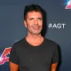 zhoamzvmpi9bruskgimg 80x80 - Lanzan críticas a Simon Cowell tras aparecer con un cambio en el rostro