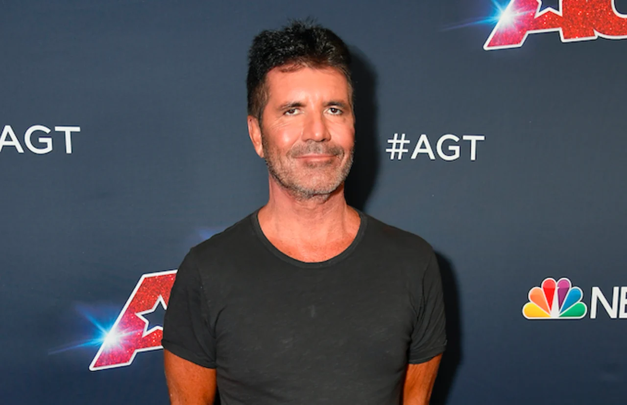 zhoamzvmpi9bruskgimg - Lanzan críticas a Simon Cowell tras aparecer con un cambio en el rostro