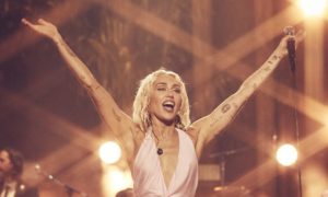 1672932849 603310 1672933182 gigante normal 300x180 - Al igual que Shakira, Miley Cyrus dedica canción a su ex