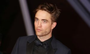 69 300x180 - Cuestionan look con falda de de Robert Pattinson