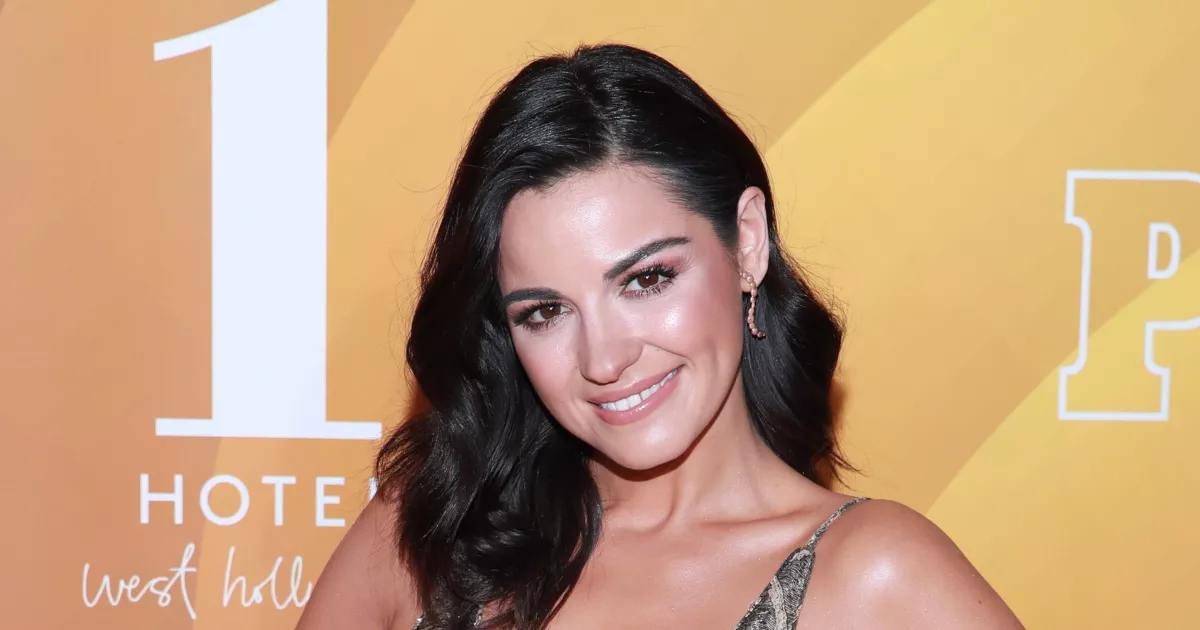 descarga 14 - Maite Perroni muestra su pancita de embarazo