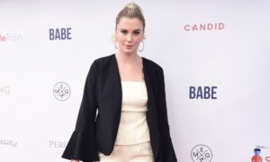 https   cdn.cnn .com cnnnext dam assets 230119153459 ireland baldwin file 091519 300x180 - Ireland Baldwin reveló que está agotada con su embarazo