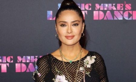 salma hayek deslumbra vestido transparente 450x270 - Salma Hayek revela lo que le dijo su esposo