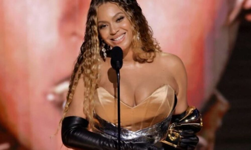 Beyonce 696x464 1 1280x720 1 1000x600 - Beyoncé se convierte en la artista con más premios Grammy