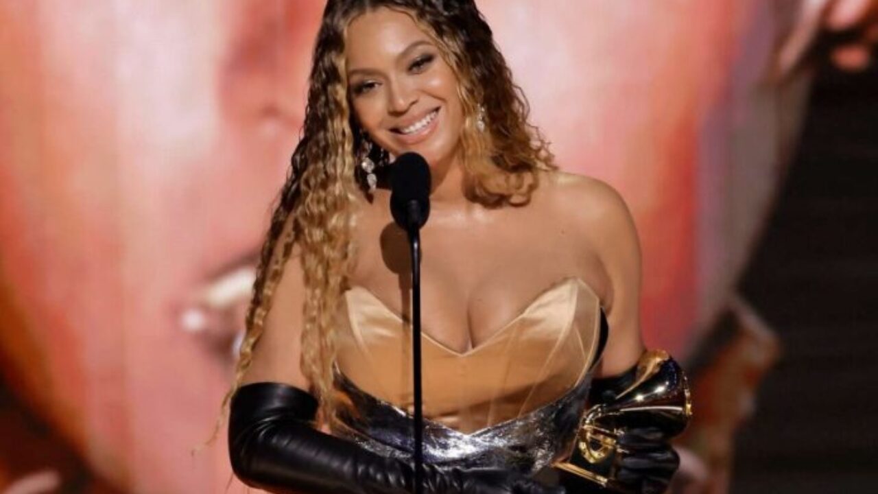 Beyonce 696x464 1 1280x720 1 - Beyoncé se convierte en la artista con más premios Grammy