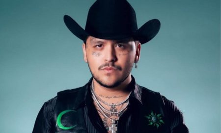 Christian Nodal 450x270 - Christian Nodal es captado cantándole al oído a una mujer