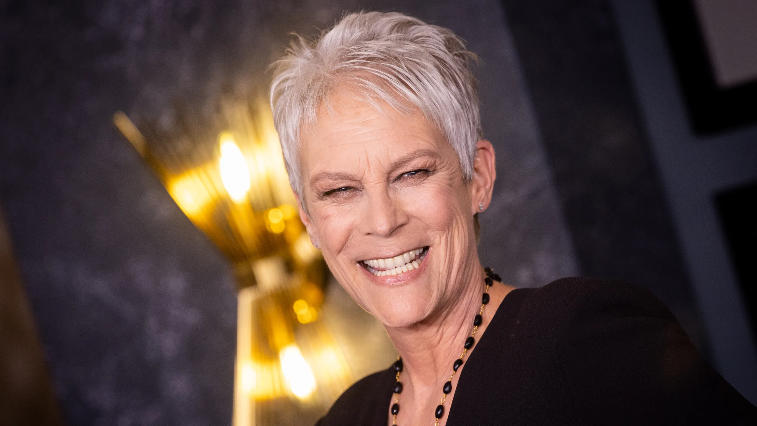 GettyImages 1442900270 - Jamie Lee Curtis se lesionó por eufórico festejo