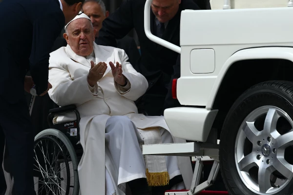 descarga 34 - El Papa Francisco es hospitalizado por 'problemas cardiacos'