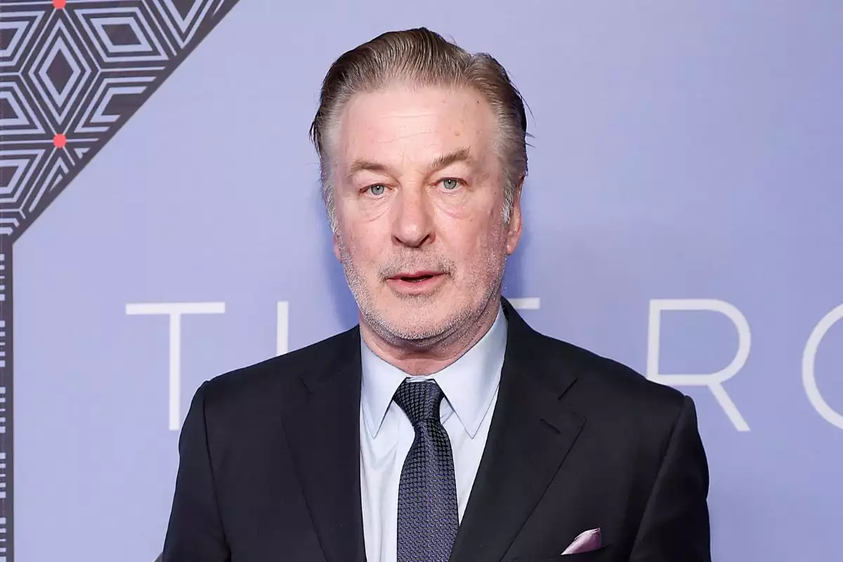 descarga 42 - Retiran cargos en contra de Alec Baldwin por tiroteo