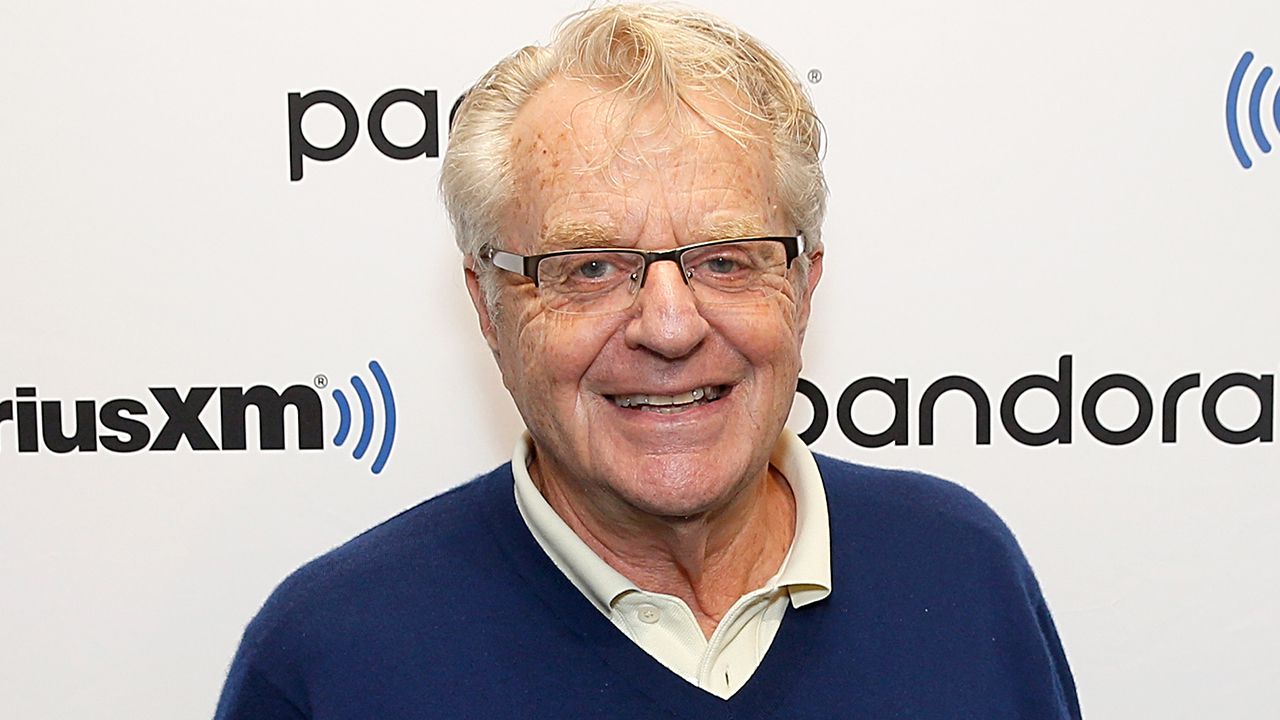 jerry pub 6a23f42abf3349bdbbdc6379784fd229 - Muere Jerry Springer, el controvertido presentador de la TV 