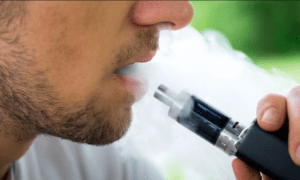 Vap 5 300x180 - Riesgos de los vapes para la salud