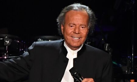 julio iglesias show 2019 117959 450x270 - Julio Iglesias enciende las alarmas por su salud