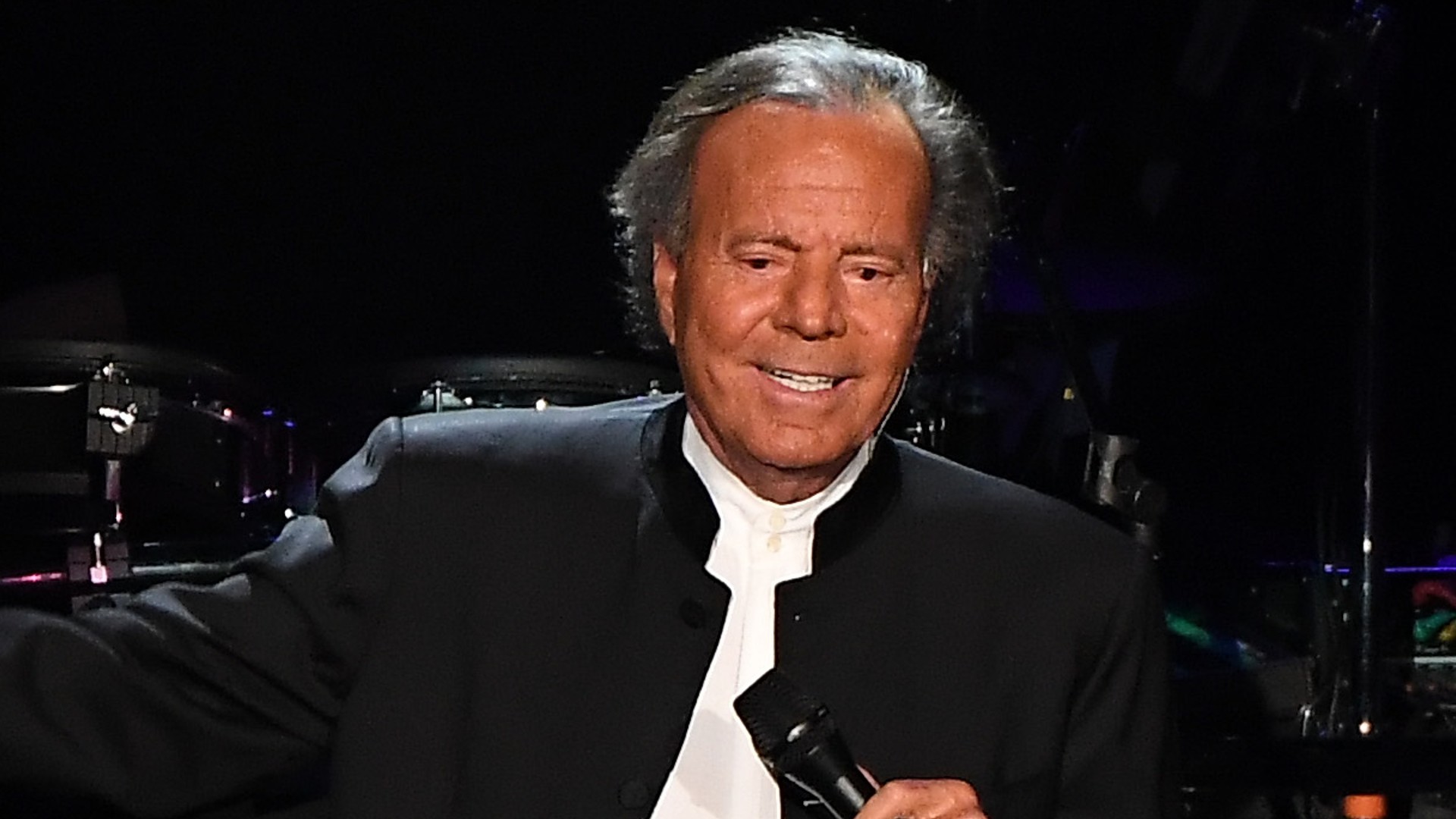 julio iglesias show 2019 117959 - Julio Iglesias enciende las alarmas por su salud