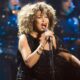 tina turner on stage ftr 80x80 - Muere a los 83 años la cantante y actriz Tina Turner