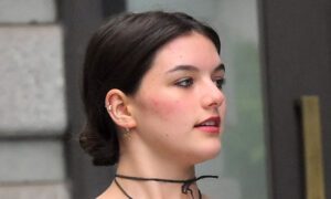 KS suri cruise op 300x180 - Suri Cruise se deja ver maquillada como toda una adulta