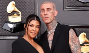 Kourtney Kardashian and Travis Barker getty H 2023 300x180 - Kourtney Kardashian le anuncia su embarazo a Travis Barker