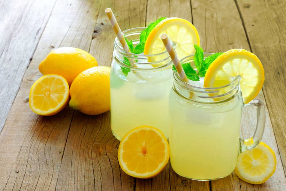 Limonada casera - Bebidas para mantenerte hidratado y fresca en verano