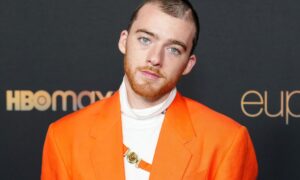 angus cloud dead 073123 new 2 fa1599697bb941bb9bd4a673d9850a0b 300x180 - Muere el actor de "Euphoria", Angus Cloud
