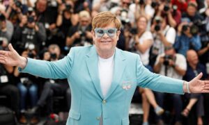 623e6a0b0386d 300x180 - Elton John pasa el fin de semana hospitalizado tras sufrir una aparatosa caída