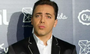 descarga 51 300x180 - Cristian Castro eufórico durante el concierto de Luis Miguel