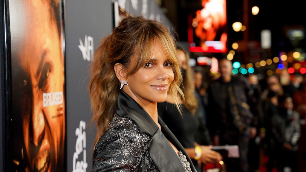 halle berry attends the 2021 afi fest official screening of news photo 1636994299 - Halle Berry pagará millonaria suma tras su divorcio