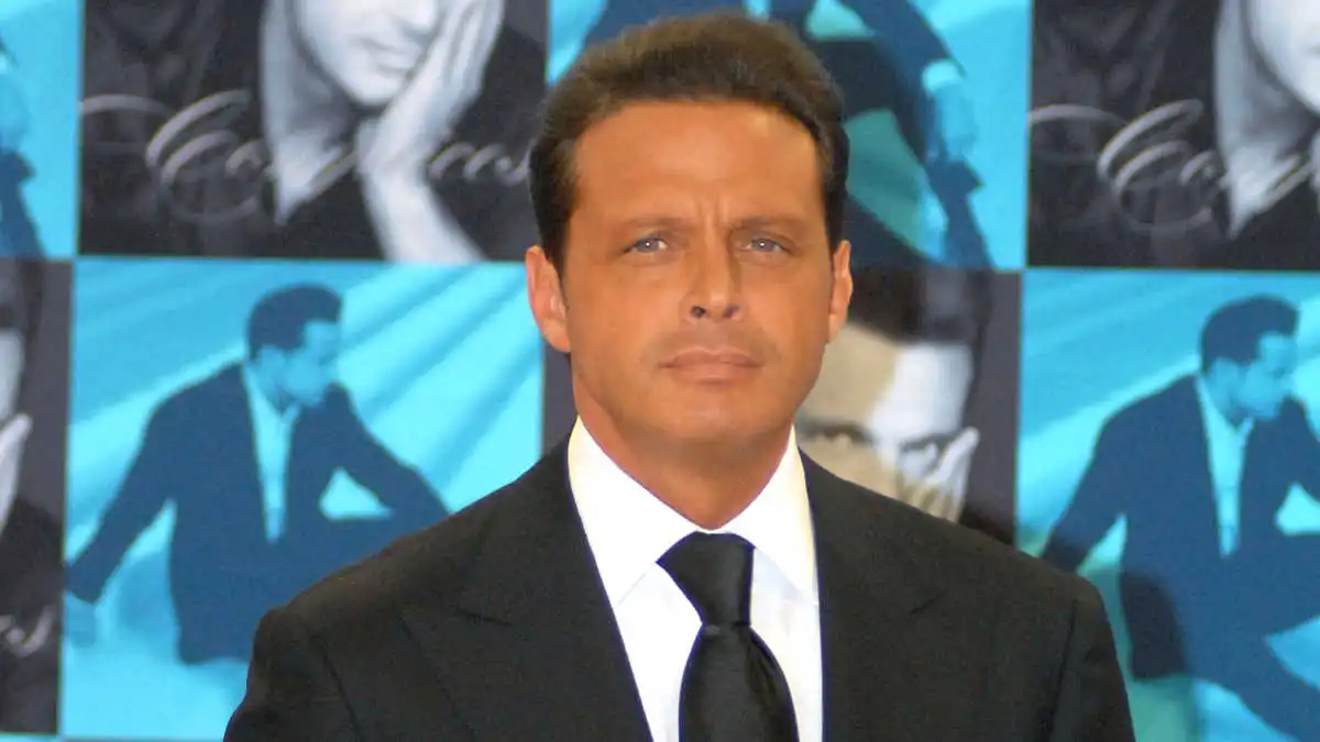 luismiguel reaparece - Luis Miguel rompe en llanto