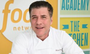 231008184725 michael chiarello 2015 restricted 300x180 - Muere el famoso chef Michael Chiarello