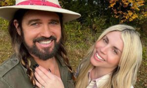 Billy Ray Cyrus Instagram 01 113022 cc87720b75b5457999fef6b663b3c89d 300x180 - Billy Ray se casa con su novia 32 años menor