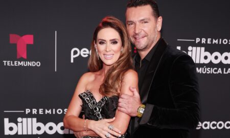 jacky bracamontes martin fuentes alfrombra roja de los premios billboard de la musica latina 2022 3cb997 450x270 - Jacky Bracamontes y Martín Fuentes celebran 12 años juntos