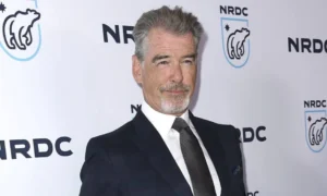 1601443303 Pierce Brosnan pone a la venta su casa de Malibu 300x180 - Pierce Brosnan acusado de invadir zonas restringidas