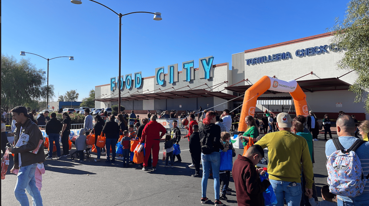 Angeles Tucson 1 1200x669 - Ángeles del Barrio llevan alegría al sur de Arizona