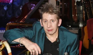shane macgowan 300x180 - Muere Shane MacGowan, líder de The Pogues