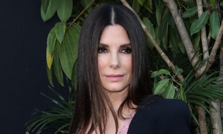 MEGA840651 042 e1648041246730 450x270 - Sandra Bullock cumple la última voluntad de  Bryan Randall