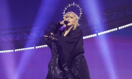 img 23 450x270 - Madonna responde contundente a la demanda de fans