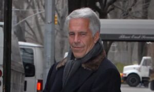 jeffrey epstein 0 3 0 300x180 - Caso Jeffrey Epstein: las docuseries que sacaron a la luz la explotación y abusos 