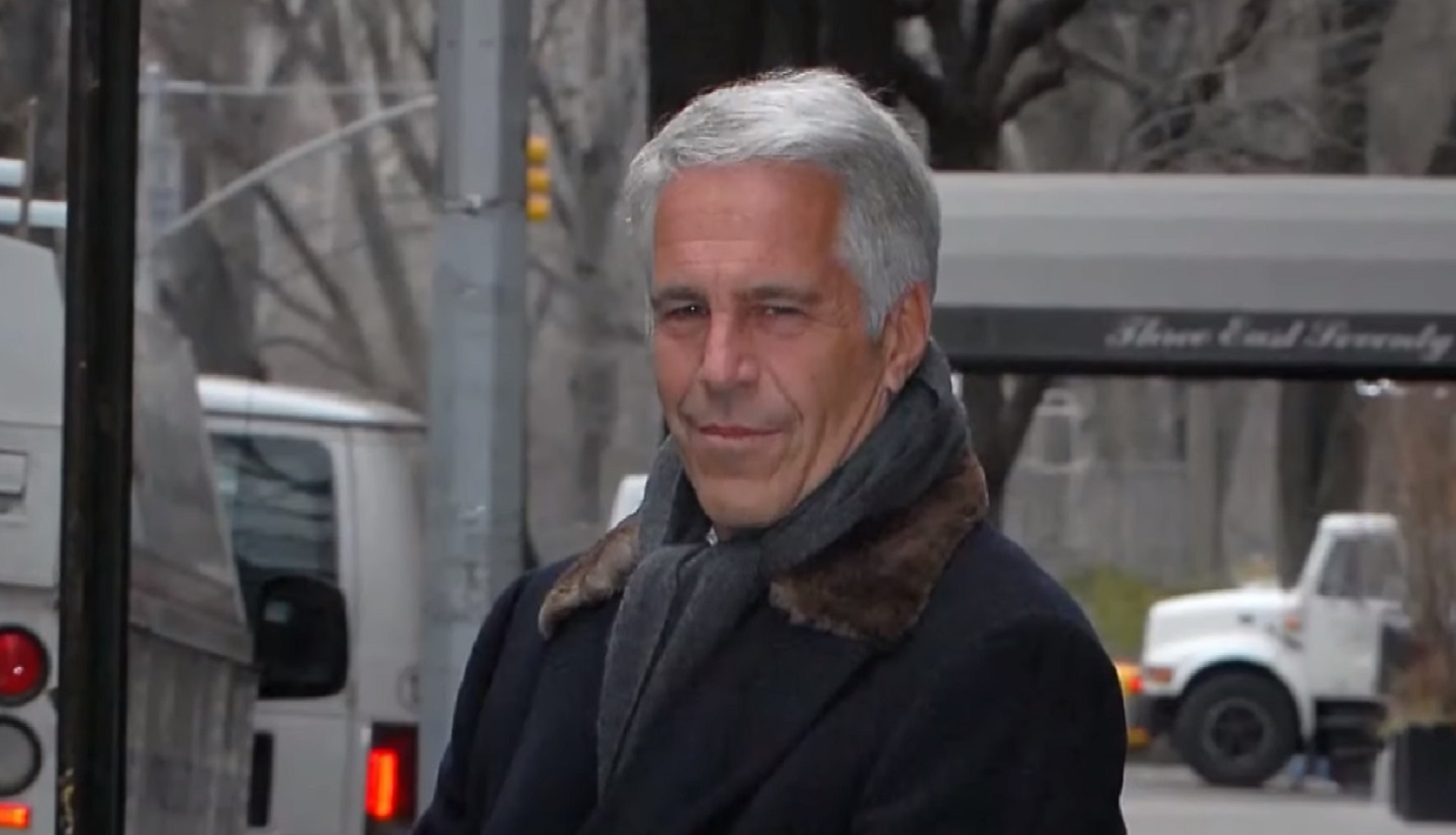 jeffrey epstein 0 3 0 - Caso Jeffrey Epstein: las docuseries que sacaron a la luz la explotación y abusos 