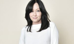 shannen doherty breast cancer awareness 102523 1 0d3c25f7896e482987562b1ac305916c 300x180 - Shannen Doherty revela por qué la corrieron de `Beverly Hills´