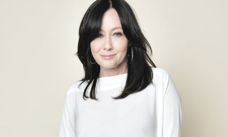 shannen doherty breast cancer awareness 102523 1 0d3c25f7896e482987562b1ac305916c 450x270 - Shannen Doherty revela por qué la corrieron de `Beverly Hills´