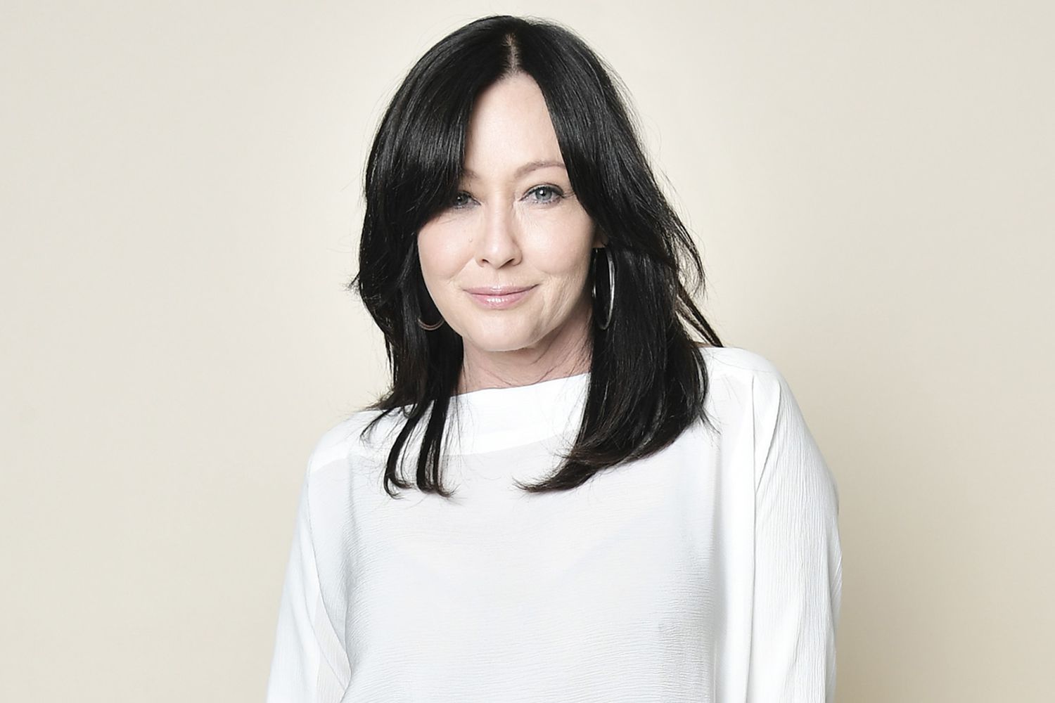 shannen doherty breast cancer awareness 102523 1 0d3c25f7896e482987562b1ac305916c - Shannen Doherty revela por qué la corrieron de `Beverly Hills´