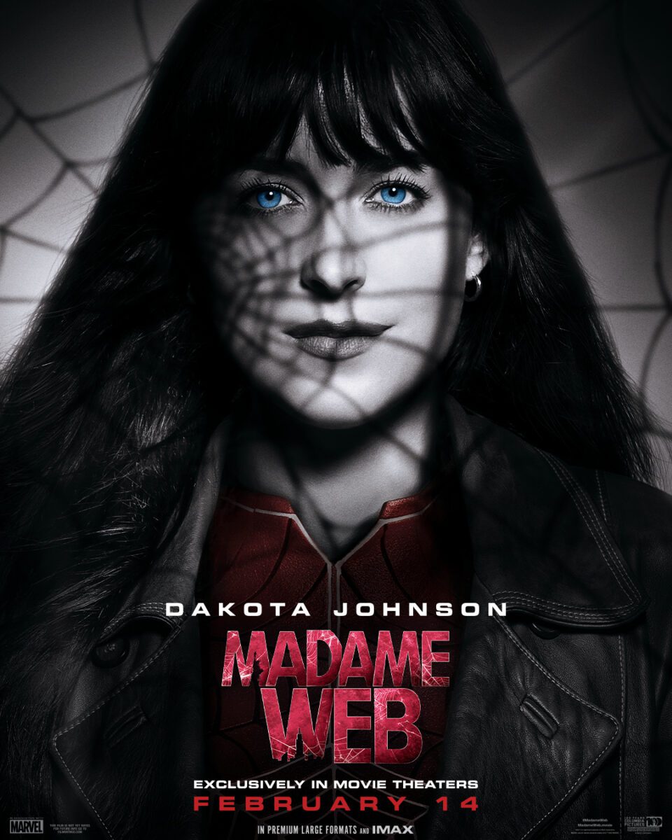 MW OnLine 1080x1350 BW Dakota 01 960x1200 - Madame Web, acción y suspenso llegan al cine este 14 de febrero