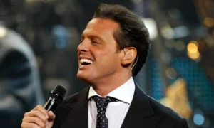 luis miguel en mC3A9xico 300x180 - Luis Miguel desata la locura en Perú