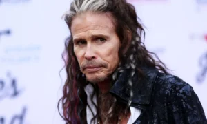 steven tyler cantante de aerosmith se intern en un centro de rehabilitacin de drogas 300x180 - Desestiman demanda contra Steve Tyler