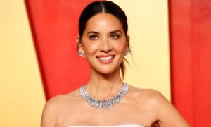 af8cc742 cd1f 4db4 94d8 23d0d045e1a4 16 9 discover aspect ratio default 0 300x180 - Olivia Munn tuvo una doble mastectomía