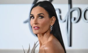 1706841035 GettyImages 1948410745 300x180 - Demi Moore se anticipa al futuro