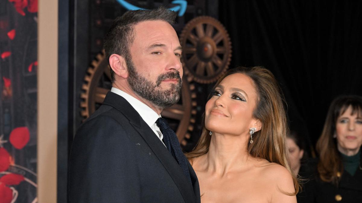 65cca1e88df8a.r d.2759 1473 2204 - Ben Affleck y Jennifer Lopez son captados sin sus anillos